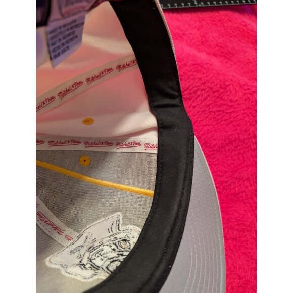 Mitchell & Ness Pittsburgh Pirates Fitted Hat 7 5/8 1940s Mascot Logo Cream - Picture 6 of 9